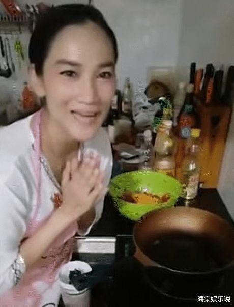 娱乐圈吃瓜直播间夜宵吃不完